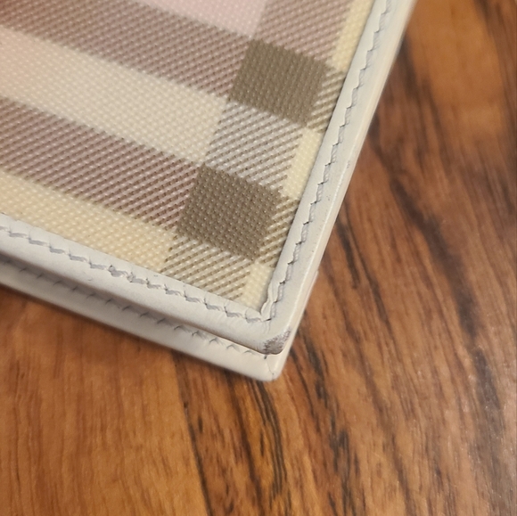 RARE Burberry Kiss Lock Bifold Wallet White Pink Plaid Vintage Authentic - Picture 8 of 8